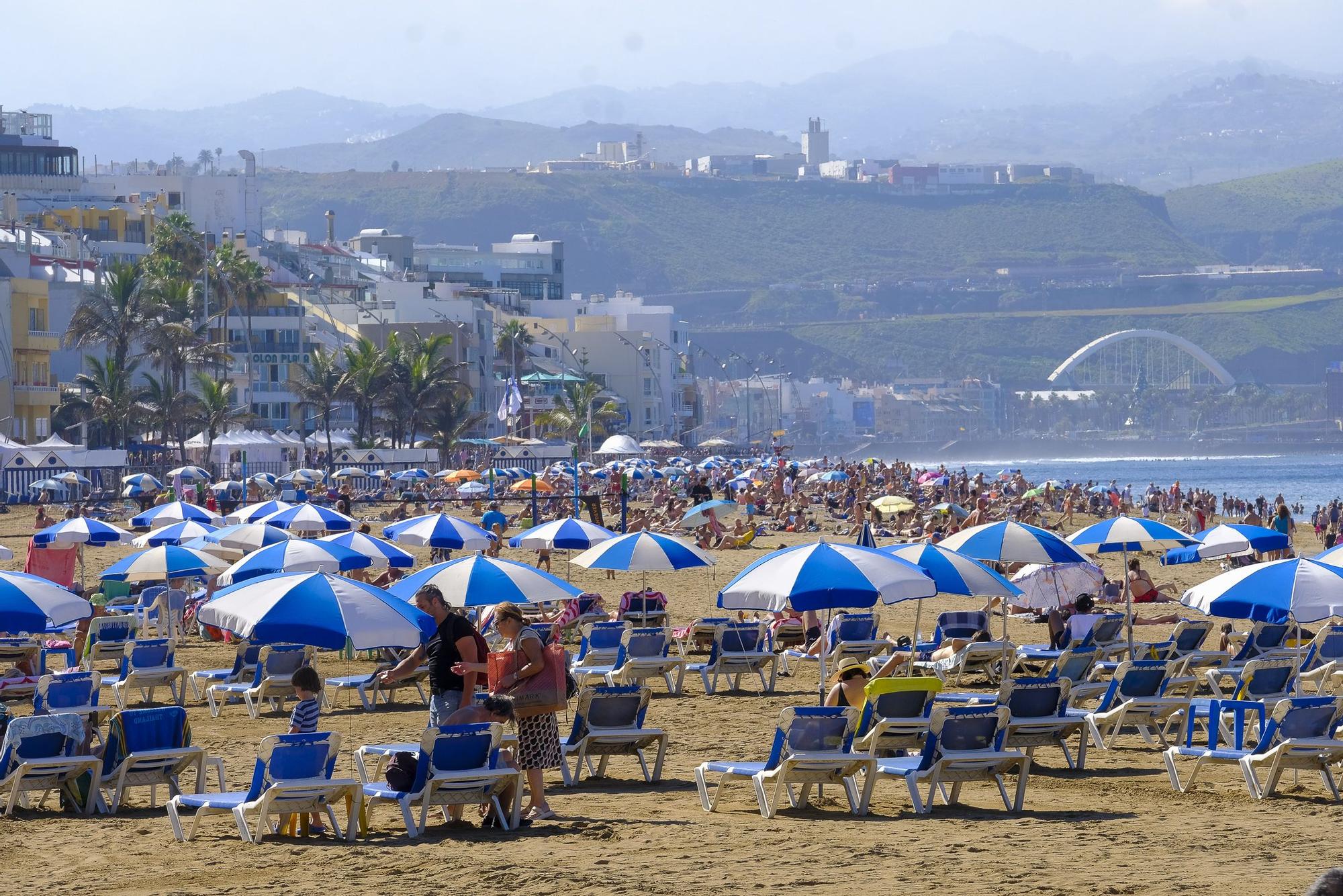 Belén de arena y mercadillo de Las Canteras