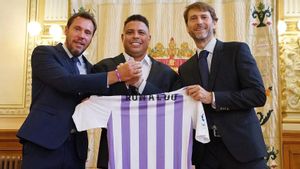 Óscar Puente, exalcalde de Valladolid, Ronaldo Nazario, propietario del Real Valladolid y Carlos Suárez, expresidente del club.