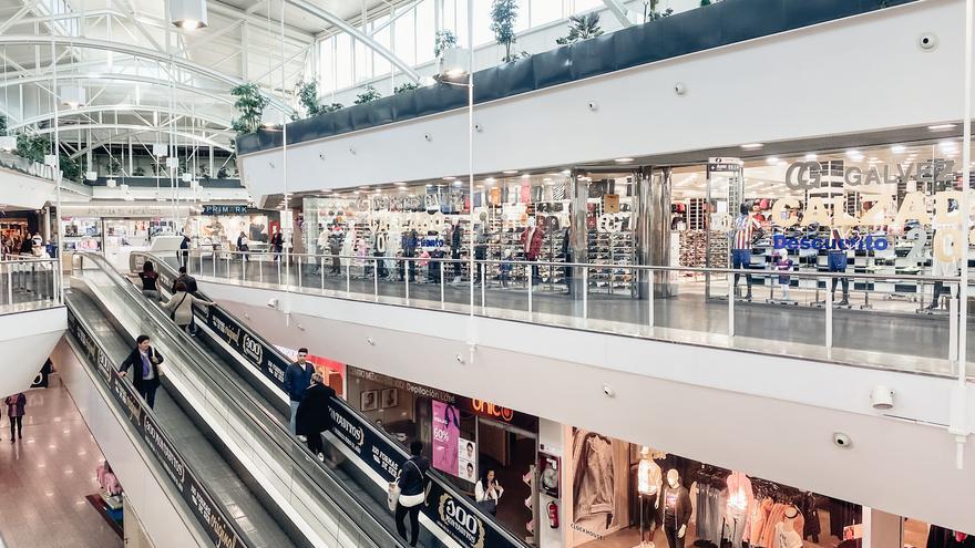 ¿Qué centros comerciales y supermercados en Córdoba abren este 1 de mayo?
