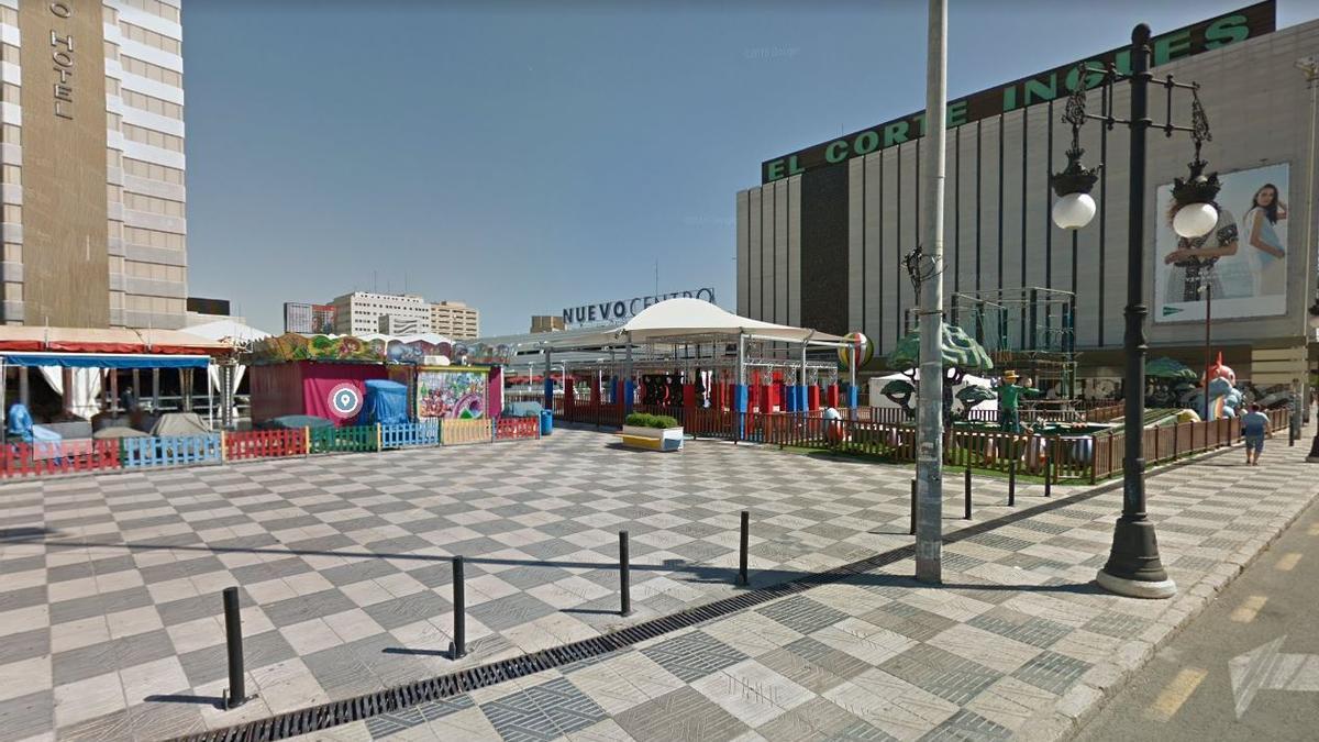 La plaza del centro comercial donde se registró el accidente, en una foto de archivo