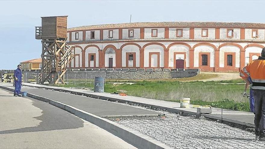 Avanzan las obras del acerado y carril bici en la zona de San Lázaro