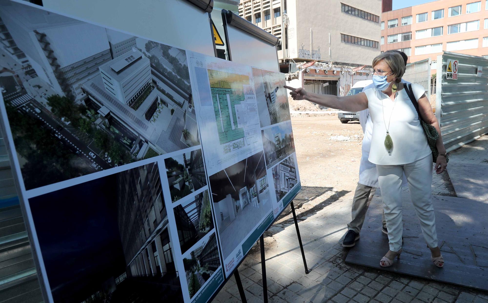 Ana Barceló visita las obras de ampliación del Hospital Clínico