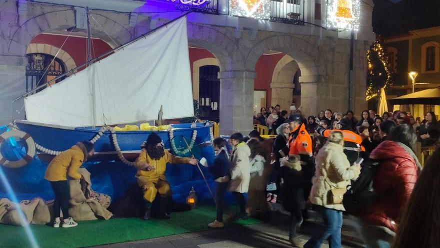 La recepción de L´Anguleru. A la derecha, ambiente festivo. | LNE