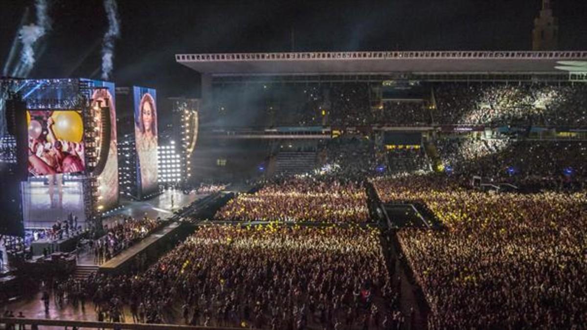 Multitudinario concierto de Beyoncé en el estadio olímpico de Montjuïc, en el 2016.