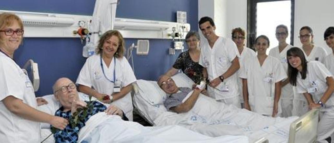 Imagen de un grupo de enfermeros del hospital Doctor Negrín