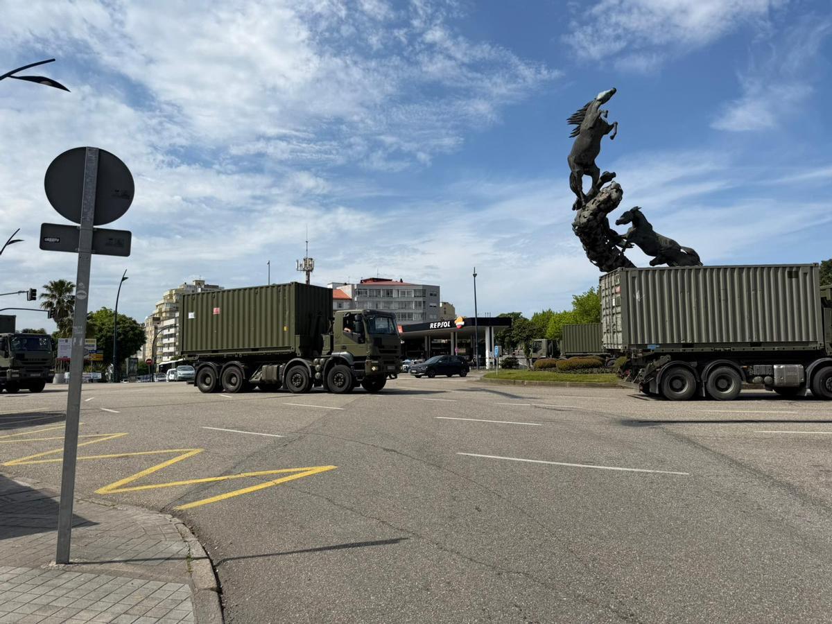 Camiones del Ejército de Tierra a su llegada a Vigo