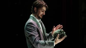 Una escena del Hamlet de Donellan.