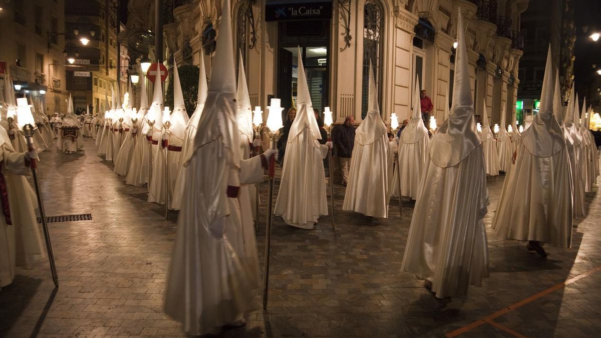Procesión de Nazarenos durante la Semana Santa de Cartagena