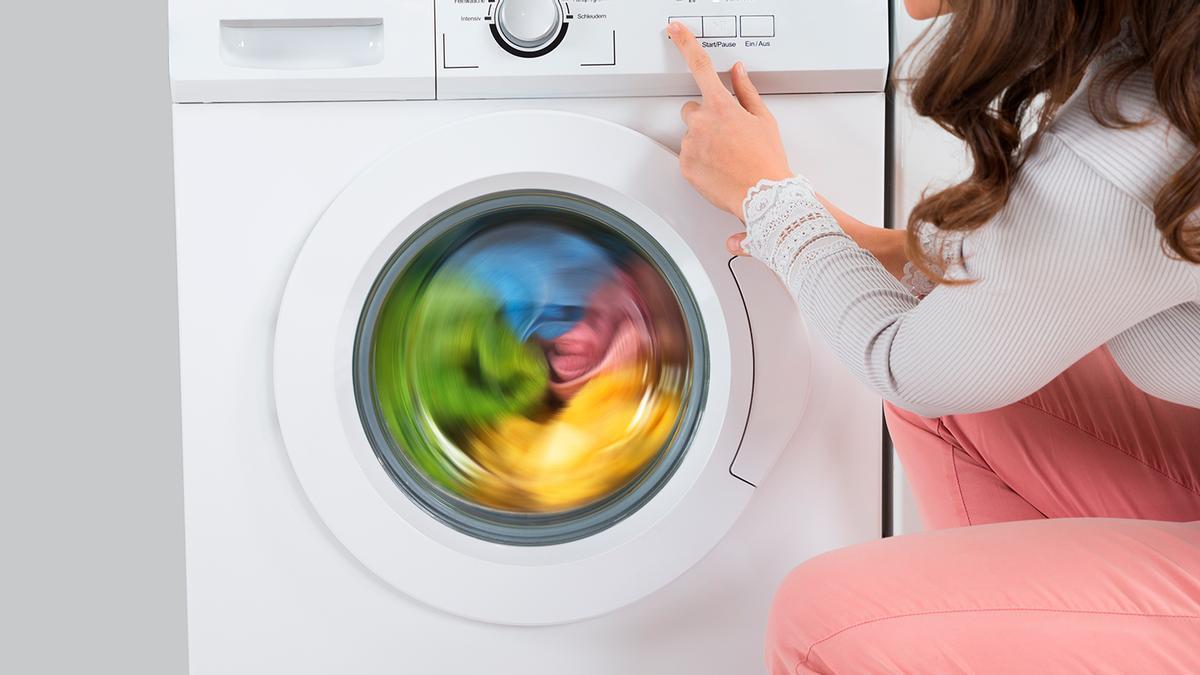 Un gesto de diez segundos: así funcionará mejor tu lavadora y durará más tiempo