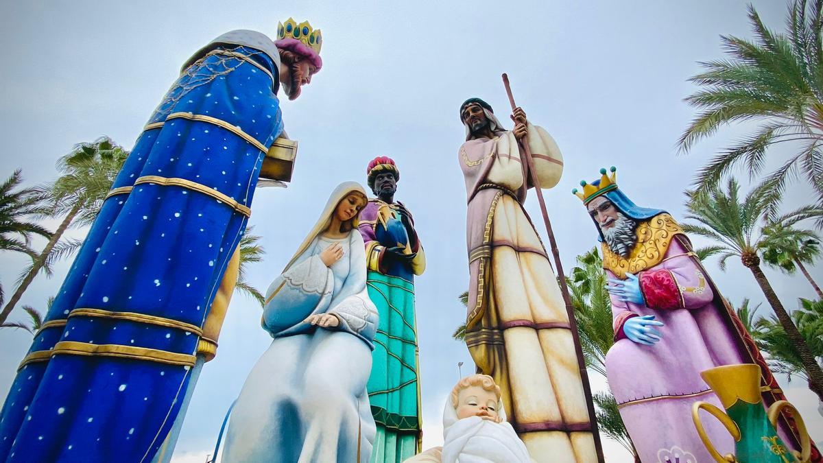 El Belén Gigante con los tres Reyes Magos, en la Explanada de Alicante.