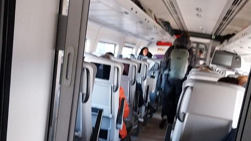 El ALVIA Madrid-Asturias parado en León por una avería llega a Oviedo con cuatro horas de retraso