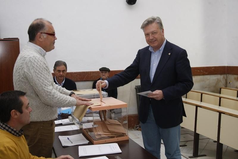 FOTOGALERÍA / CANDIDATOS CORDOBESES Y AUTORIDADES EN EL 20D