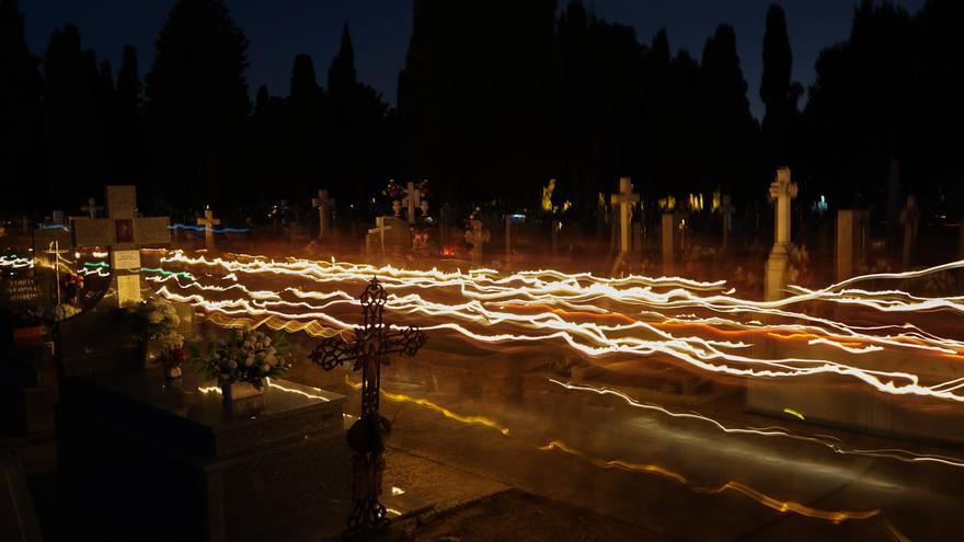 GALERÍA | Las imágenes de la procesión de la Cofradía de las Ánimas en el cementerio San Atilano
