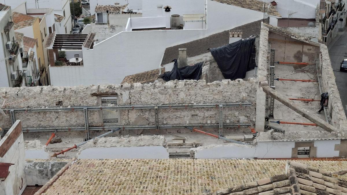La cubierta desmantelada de la Casa dels Xolbi, un palacete del siglo XV de titularidad municipal