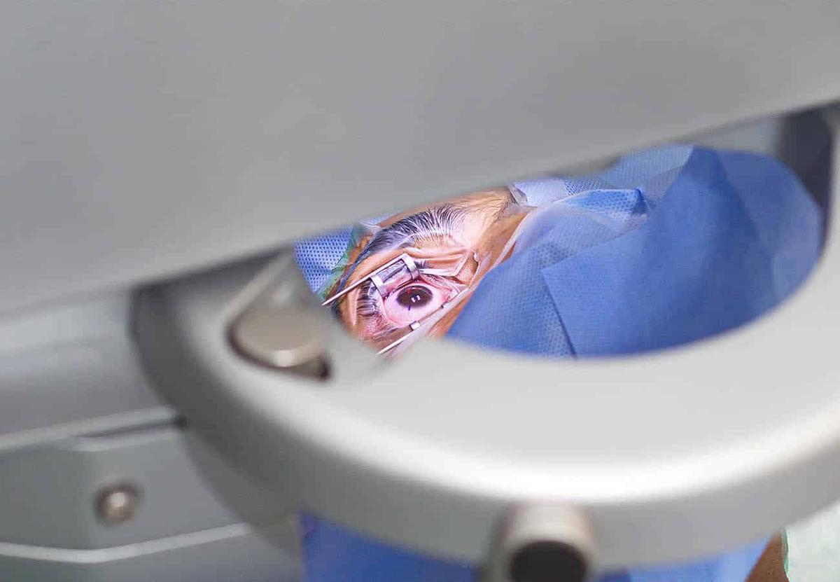Entre las tecnologías diagnósticas, terapéuticas y quirúrgicas más avanzadas, destaca la cirugía refractiva FemtoLasik.