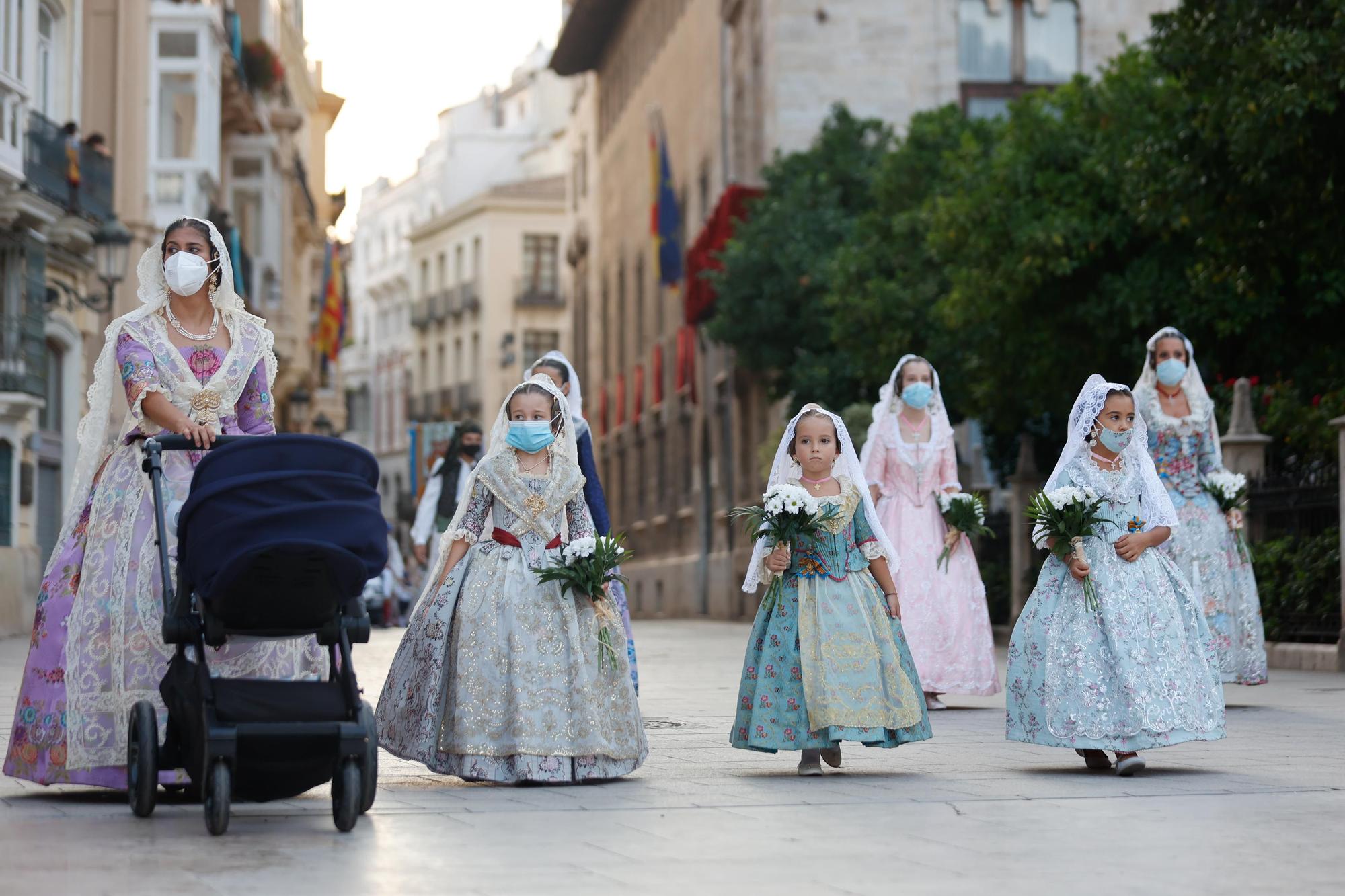 Búscate en el segundo día de Ofrenda por la calle Caballeros (entre las 19.00 y las 20.00 horas)