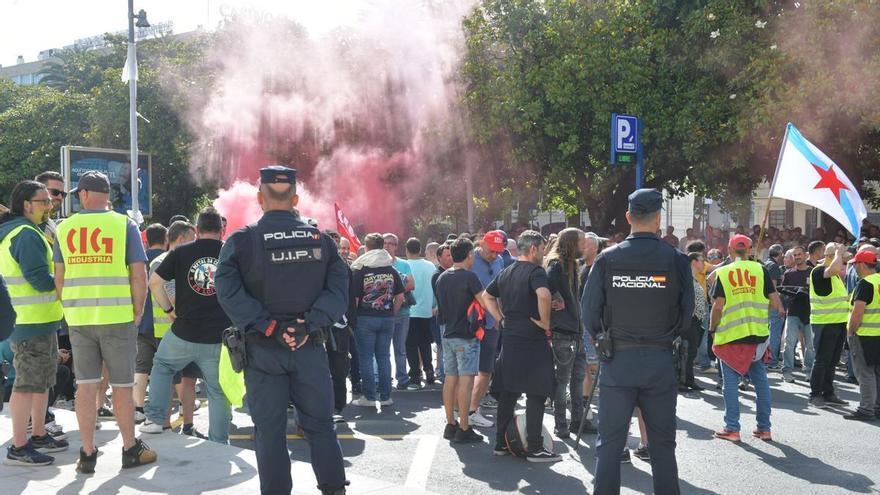 La protesta de trabajadores del metal corta el tráfico en los Cantones