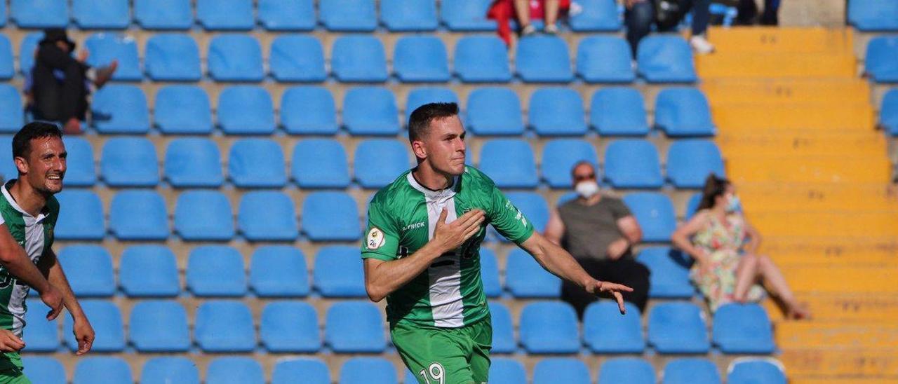 Borja García, con la camiseta del Cornellá