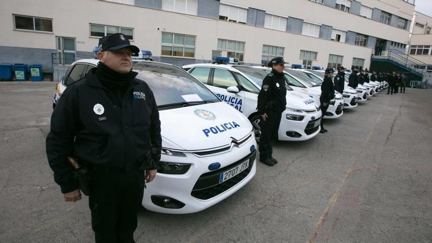Presentación de los nuevos coches patrulla de la Policía Local, el pasado mes de enero en el cuartel de Sant Ferran.