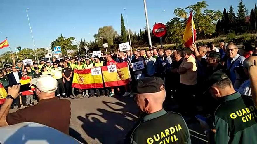 Protesta solidaria con las Fuerzas de Seguridad del Estado en Cáceres