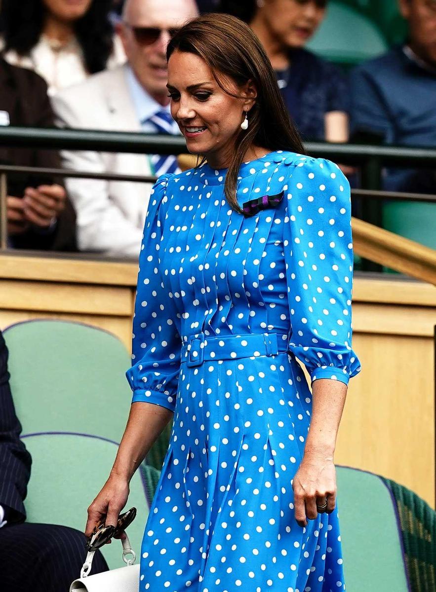 Kate Middleton con vestido de lunares azul en Wimbledon