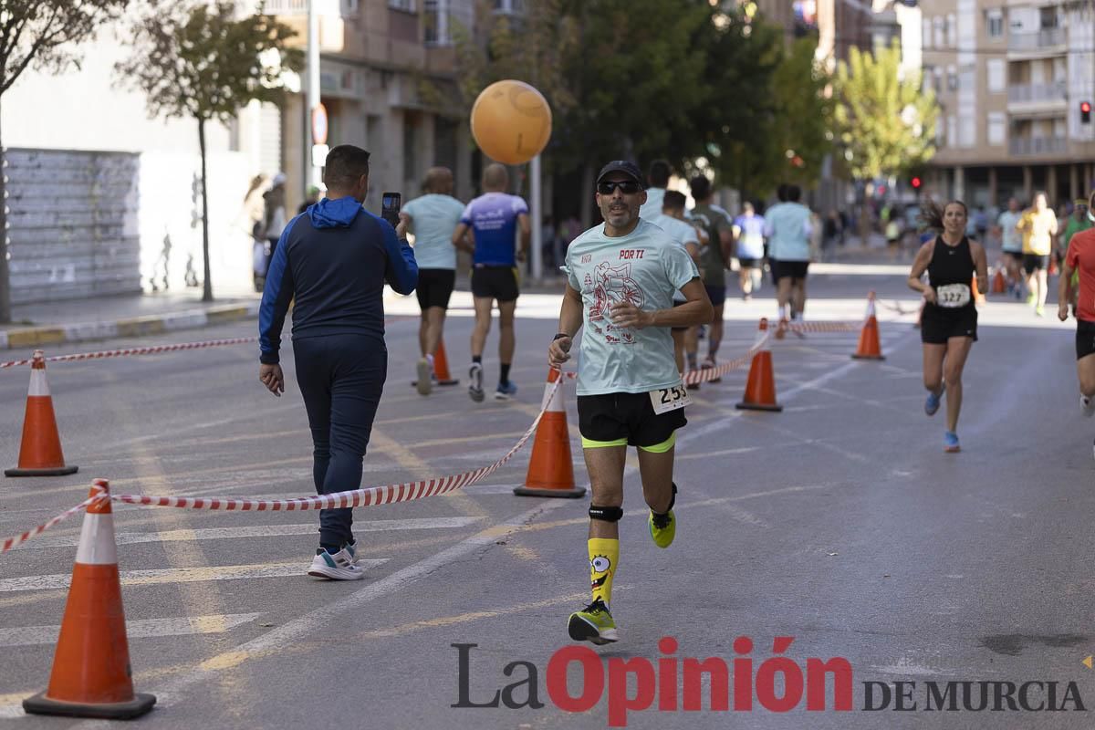 Carrera '10K Assota por ti' en Caravaca (salida y giro primera vuelta)