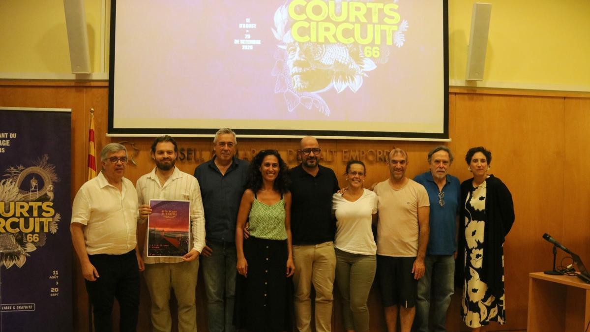 Fotografia de grup dels participants al festival de curtmetratges