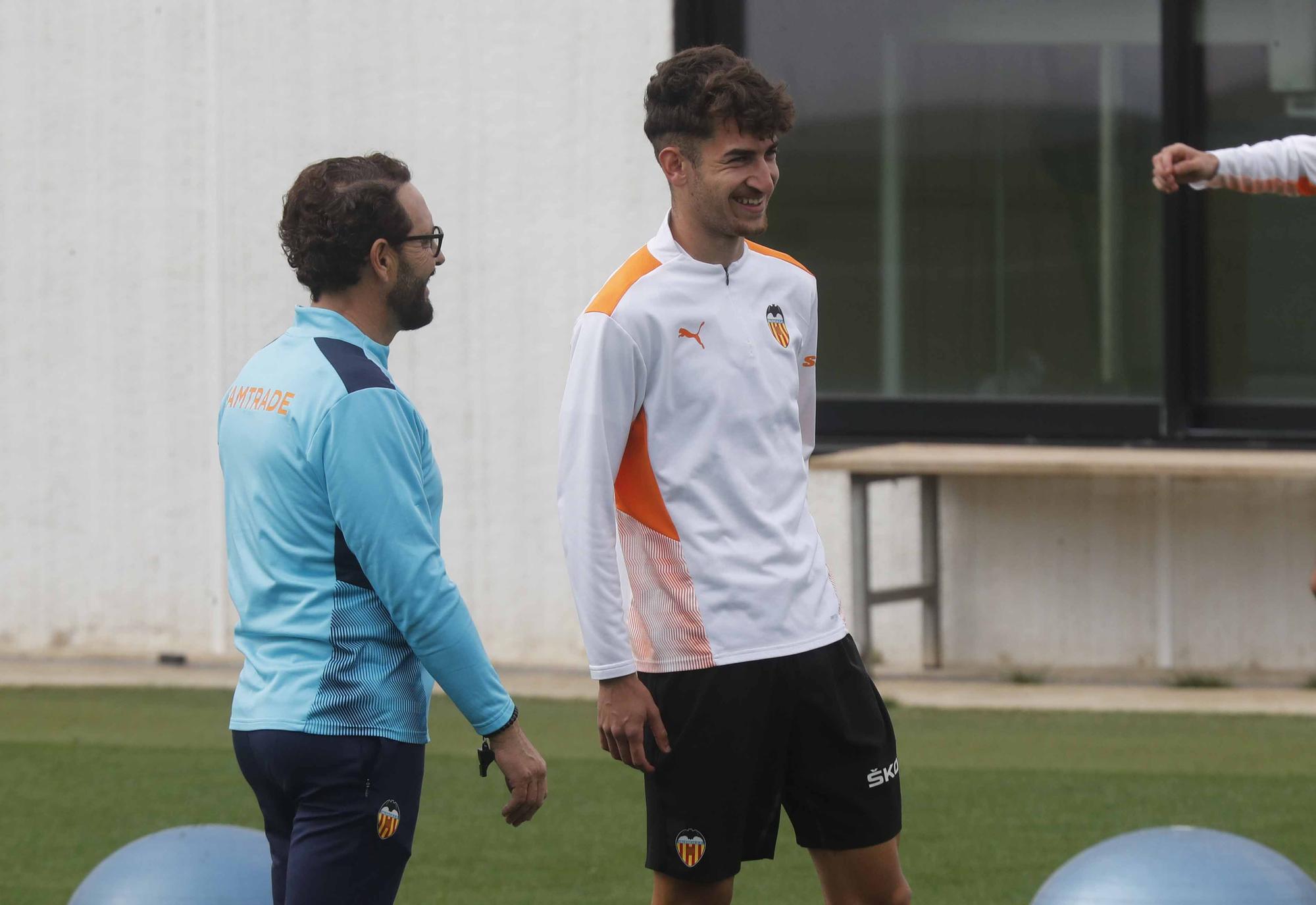 Entrenamiento del Valencia CF previo al partido frente a Osasuna -  Superdeporte