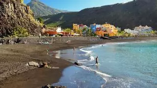 Rescate heroico en La Palma: un guardia civil salva a un bañista en apuros en la playa de Tazacorte