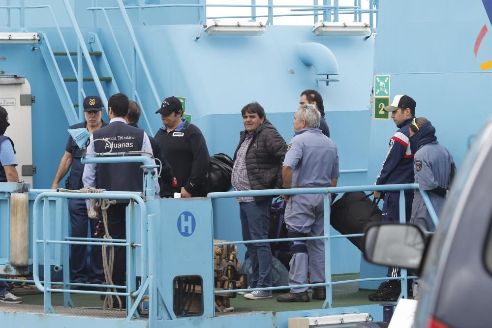 Llega a Vigo el Gure Leire, el narcobarco apresado con 2.500 kilos de cocaína