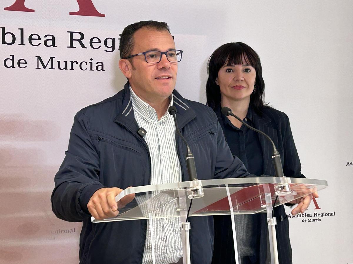 Diputado socialista en la Asamblea Regional, Fernando Moreno, este lunes en rueda de prensa.