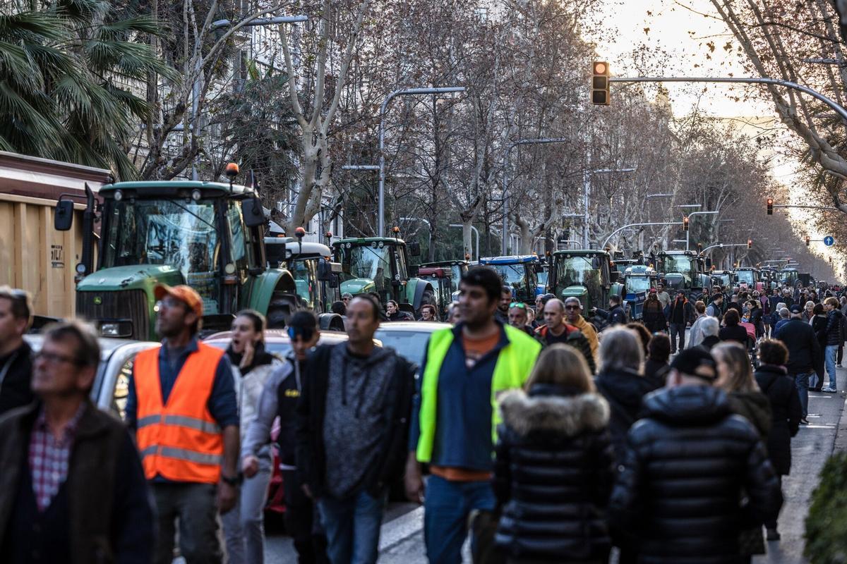 La marcha de tractores en Barcelona se dirige al Parlament