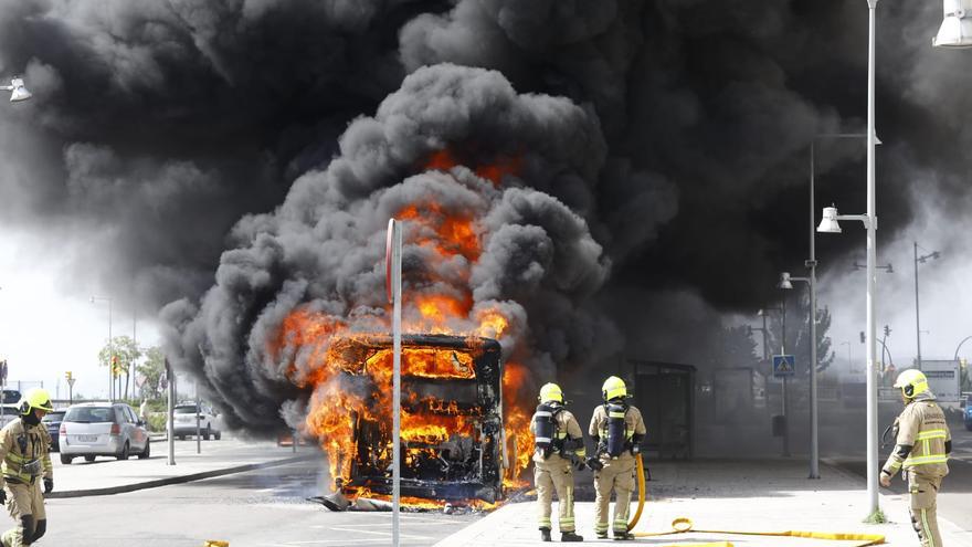 Incendio de un autobús en la Estación Delicias de Zaragoza