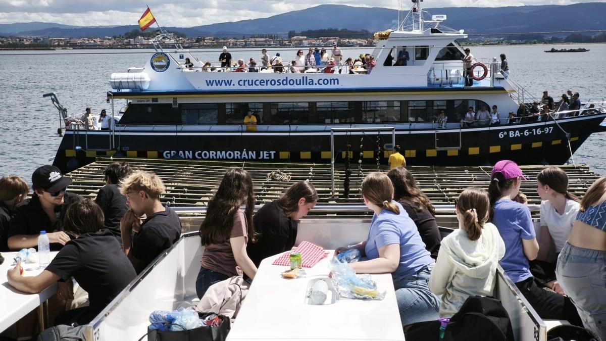 El puente del 1 de mayo zarpa en los catamaranes de O Grove
