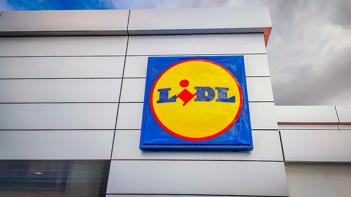 Mañana se esperan colas kilométricas en Lidl para conseguir la mesa plegable de terraza más barata del mercado: superficie de vidrio y antilluvia