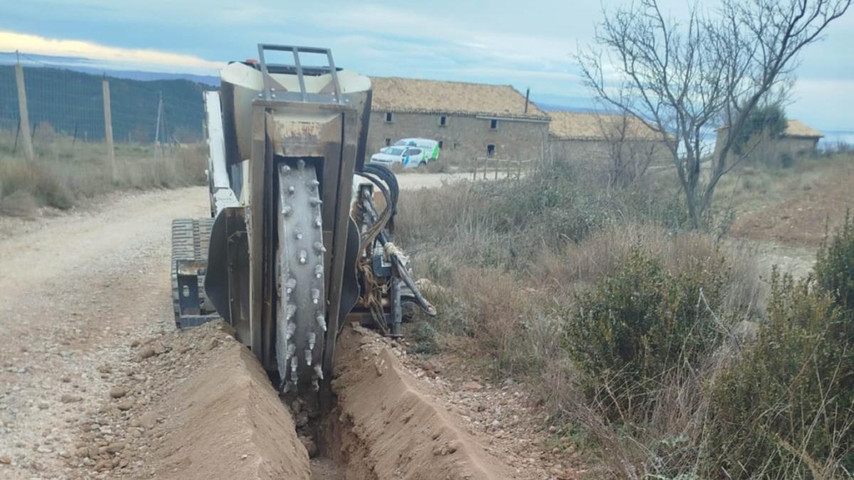 La intervenció a la xarxa de camins per estendre la canalització