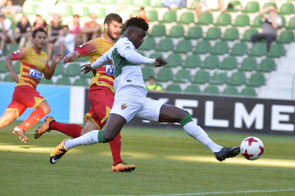 El Elche se muestra espeso y sin ideas ante el Alcoyano.