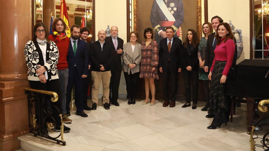 Foto de familia con los galardonados en los V Premios Periodismo y Sector Pesquero Español, organizados por Cepesca.