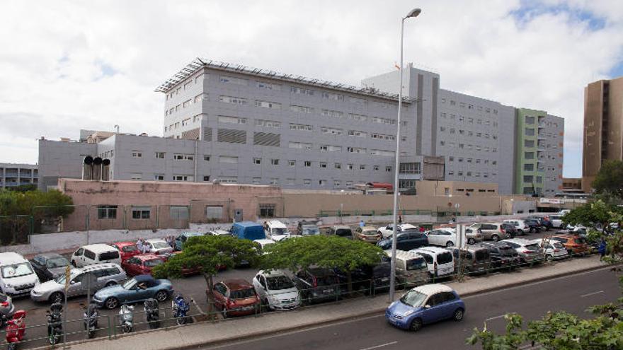 Zona de aparcamiento del Hospital La Candelaria en el que se va a ubicar el servicio de Urgencias.