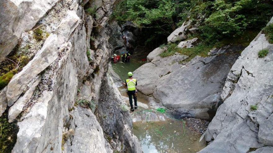 Rescatada una mujer con lesiones graves en un barranco del Pirineo aragonés