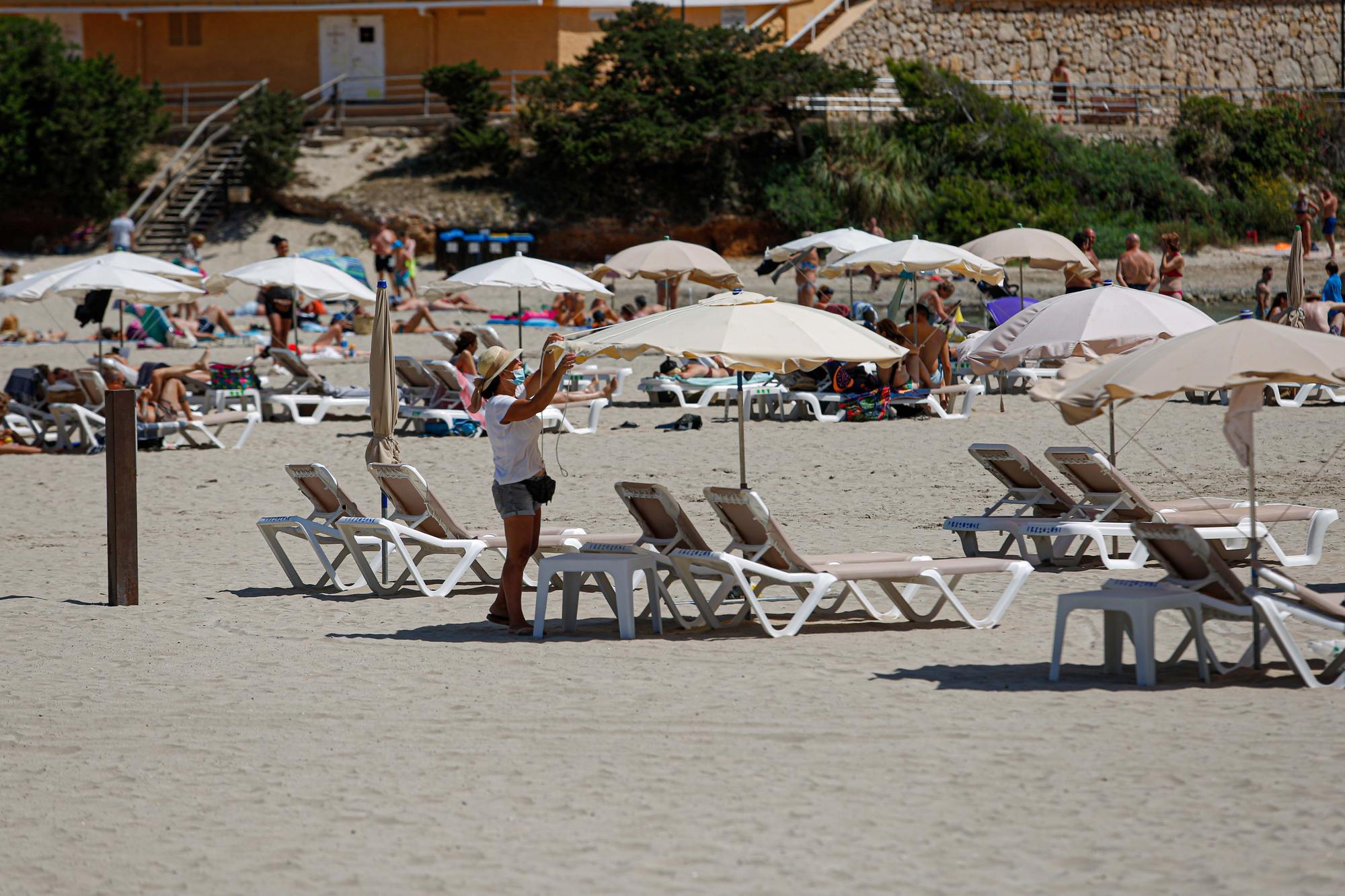 Cala Llonga sale del letargo
