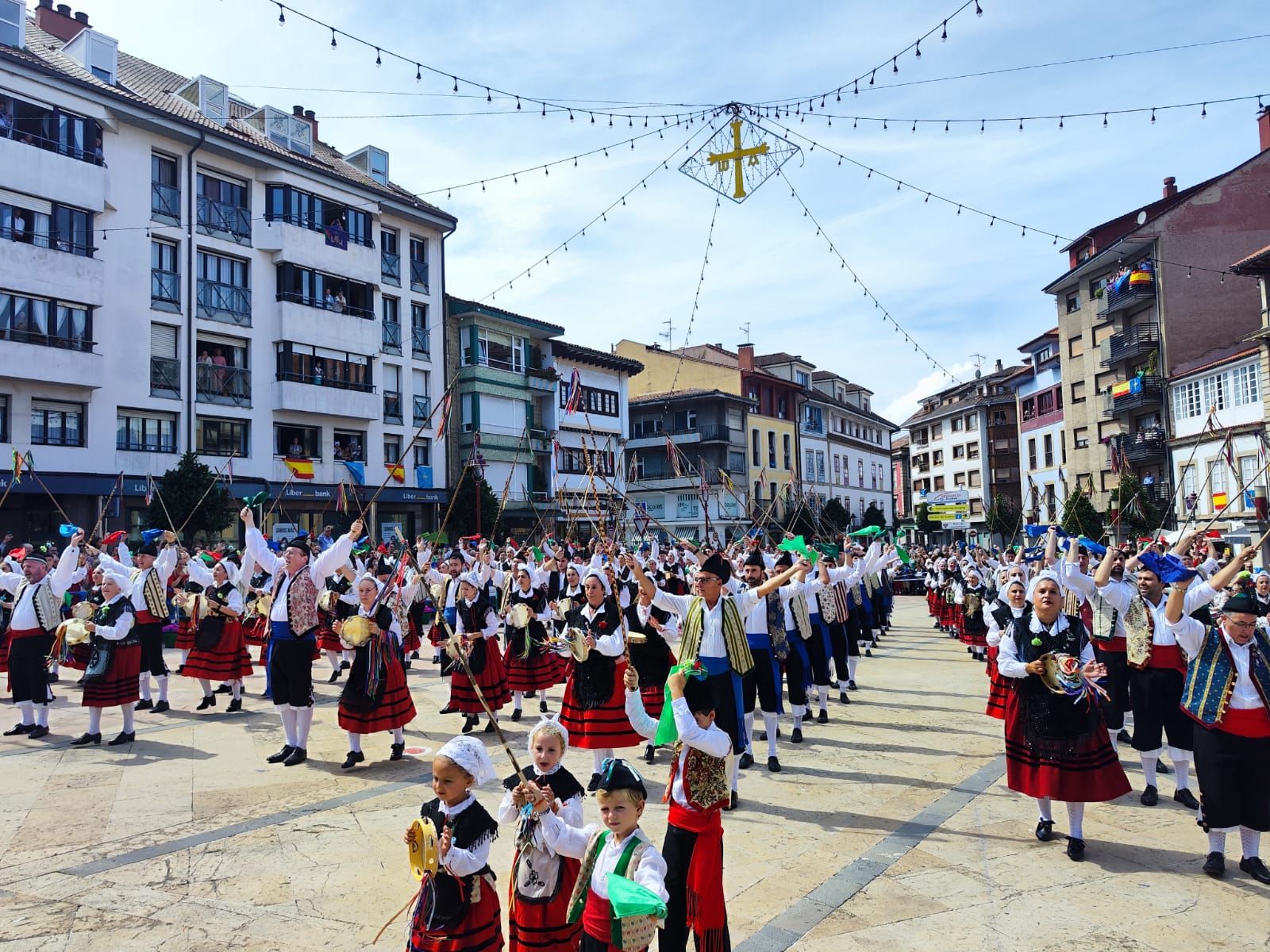 Villaviciosa vibra con la Portalina y la danza del Portal