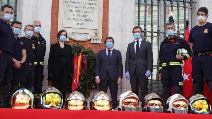 Madrid rinde homenaje a los 'héroes' que luchan contra el Covid-19 en su comunidad