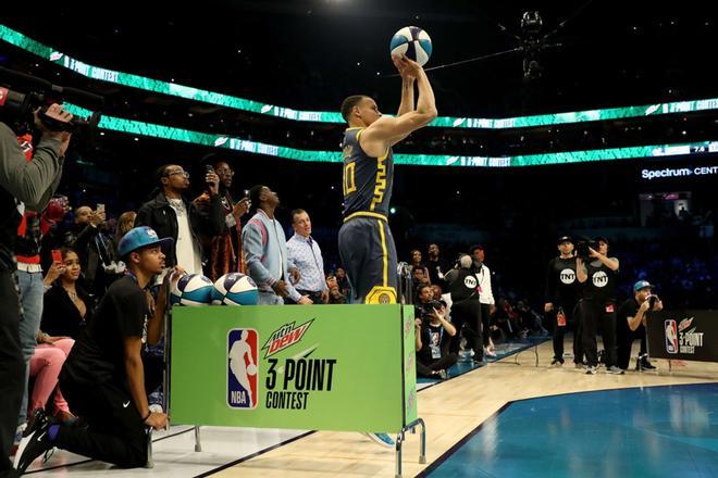 Las imagenes espectaculares del concurso de mates y triples de NBA All Star 2019