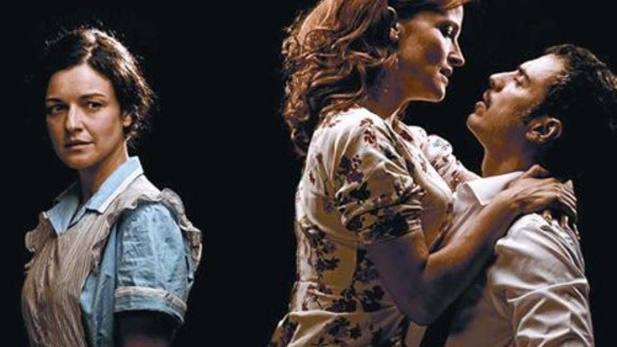 Mireia Aixalà (izquierda), Cristina Genebat y Julio Manrique, en una escena del montaje.