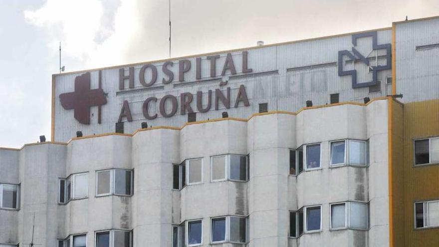 Fachada de un edificio del Hospital Universitario de A Coruña.