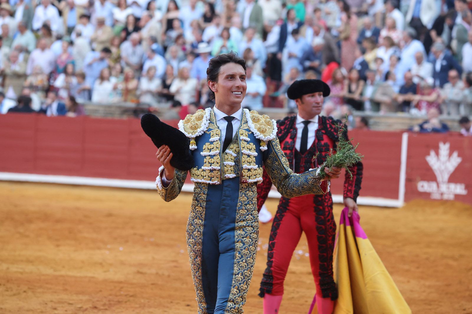 Román toma la alternativa y la puerta grande se abre para Roca Rey y Ortega
