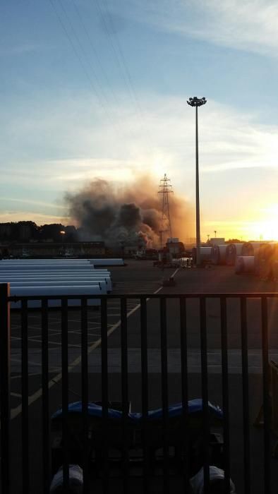 Incendio en la antigua fábrica de hielo de Avilés