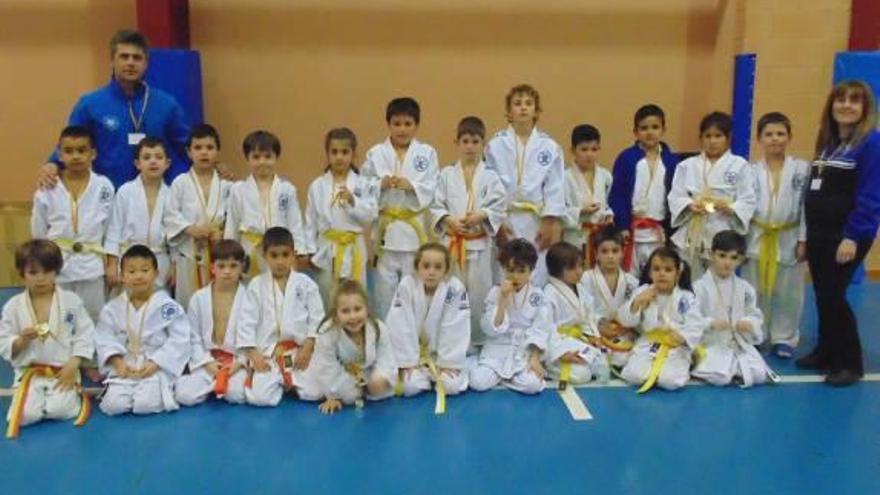 El Nozomi Torrevieja logra 21 medallas en Castalla