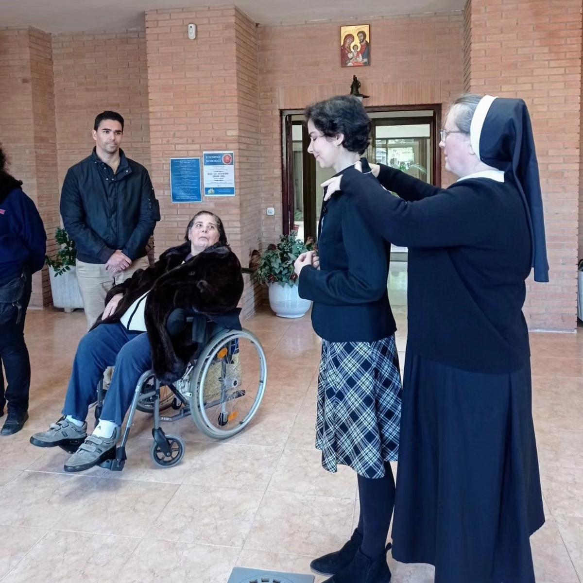 Montse, aspirante a monja, recién recibida por la comunidad religiosa de Hermanas de Nazaret en Benicàssim.
